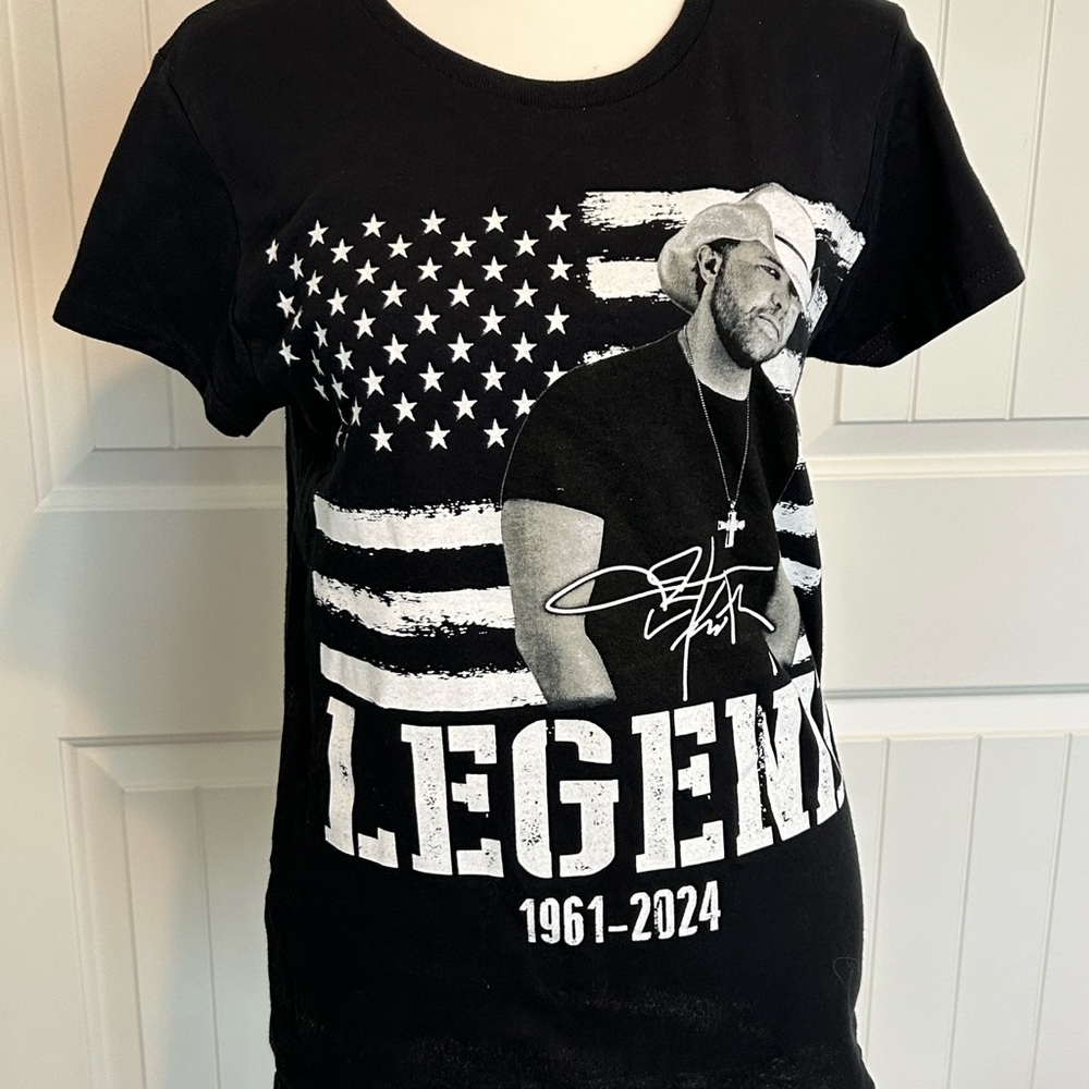 Gildan Black 'Legend' Graphic t-shirt
